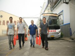 “我獻(xiàn)血，我光榮”