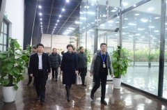 市總“送萬(wàn)福、進(jìn)萬(wàn)家”書(shū)法公益活動(dòng)走進(jìn)華紡