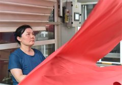 面料車間劉麗麗：練就火眼金睛，成就質(zhì)量堅(jiān)盾